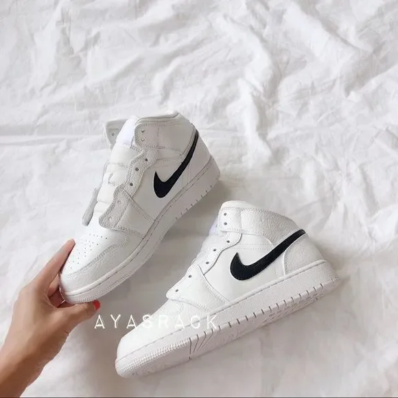 Custom painted  Air jordan 1 mid - Picture 5 of 7